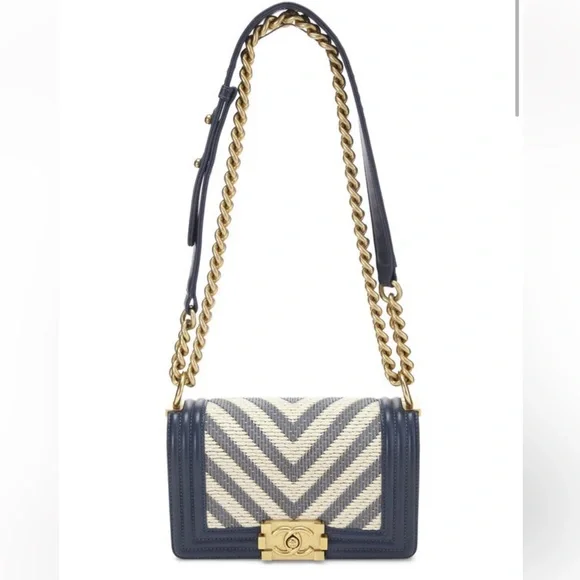 Chanel Boy Bag Chevron Ivory/Blue - Picture 2 of 12